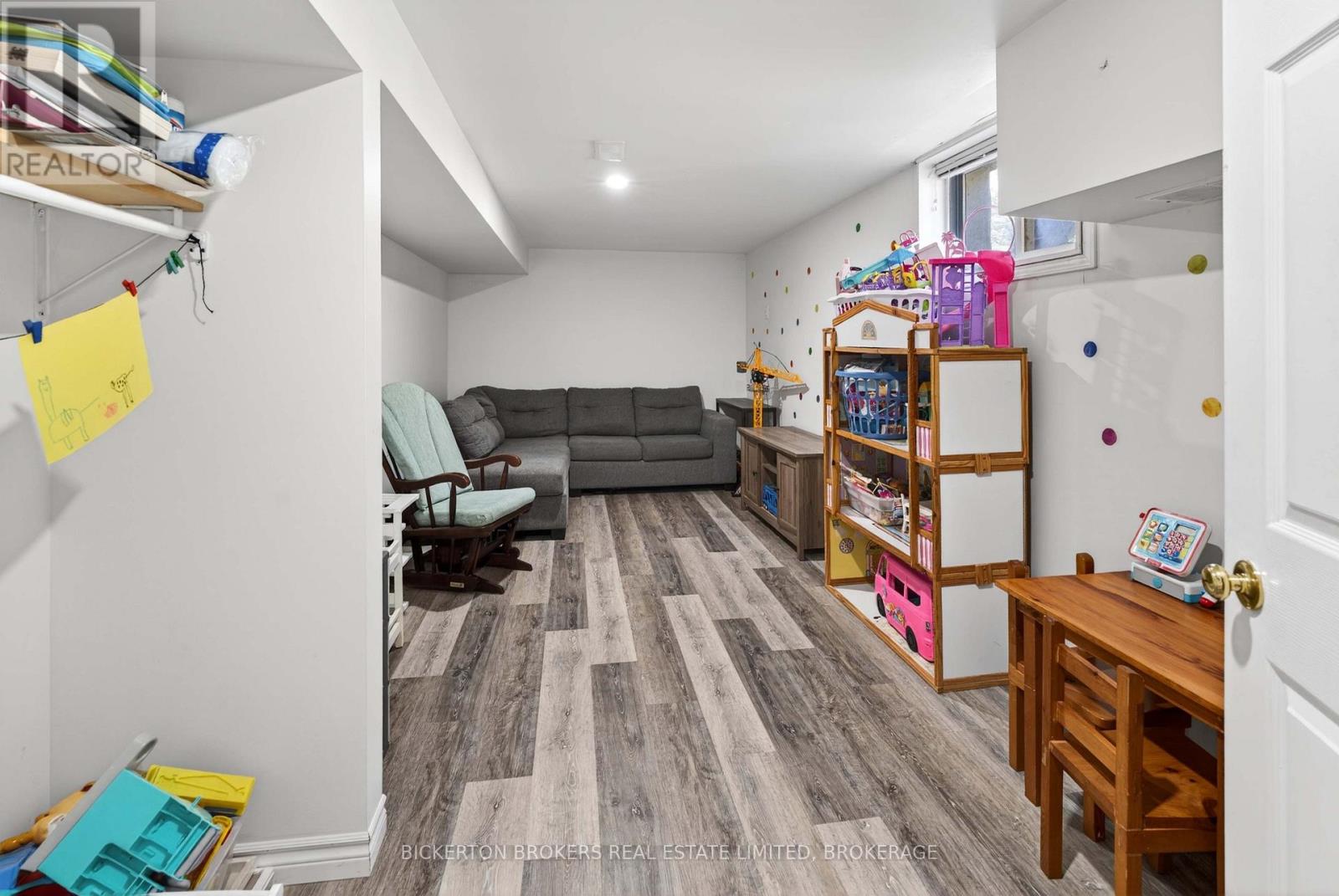 41 MAPLE STREET S - 46