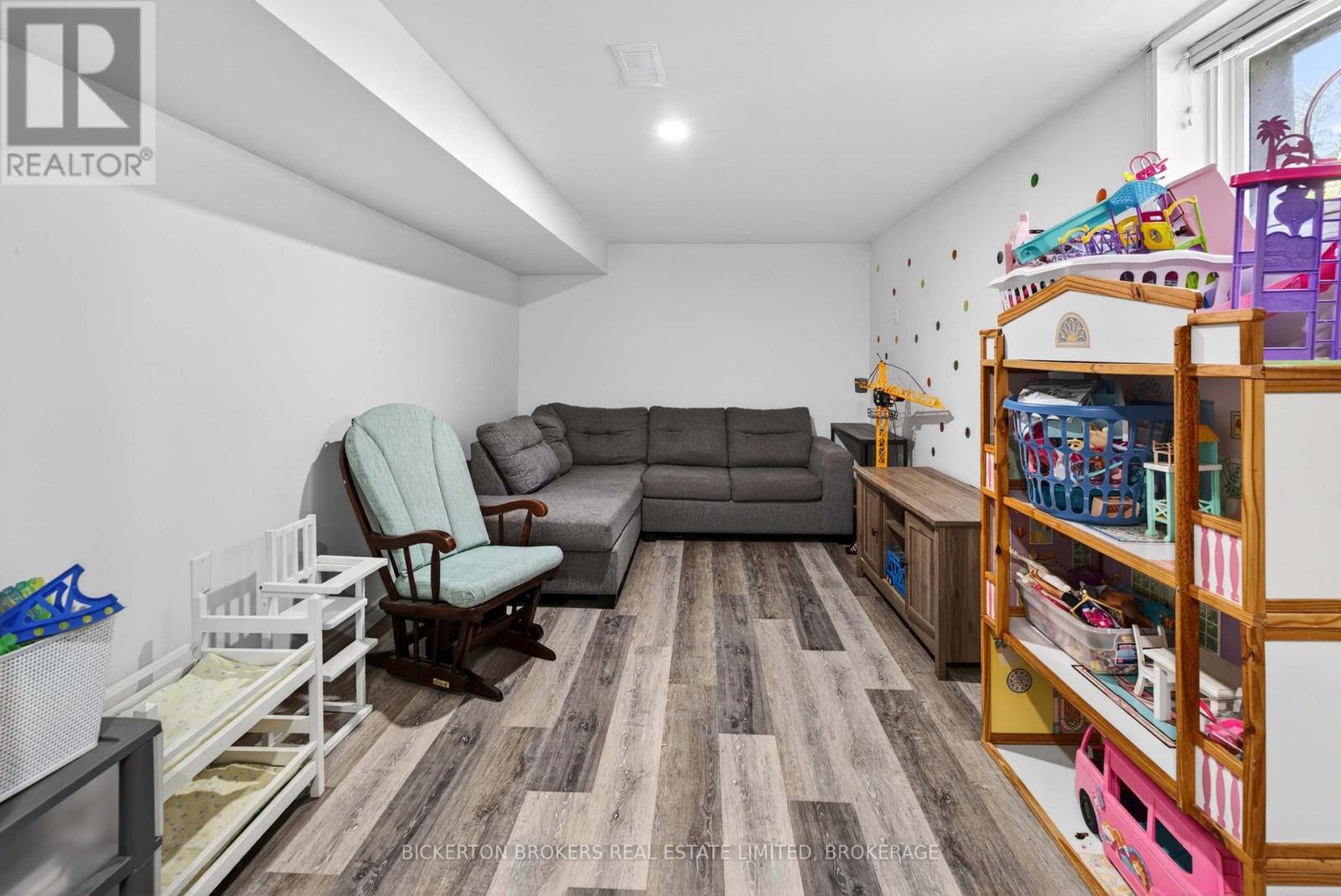 41 MAPLE STREET S - 47