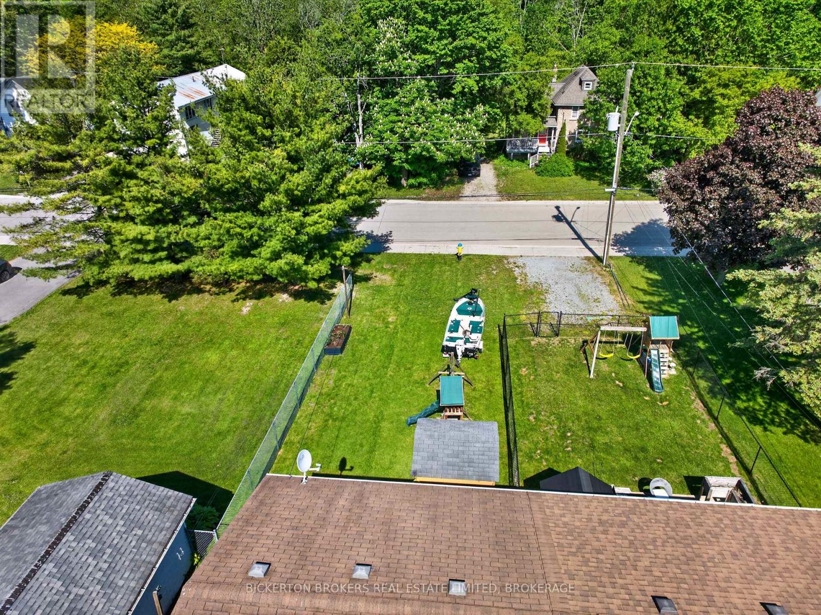 41 MAPLE STREET S - 7