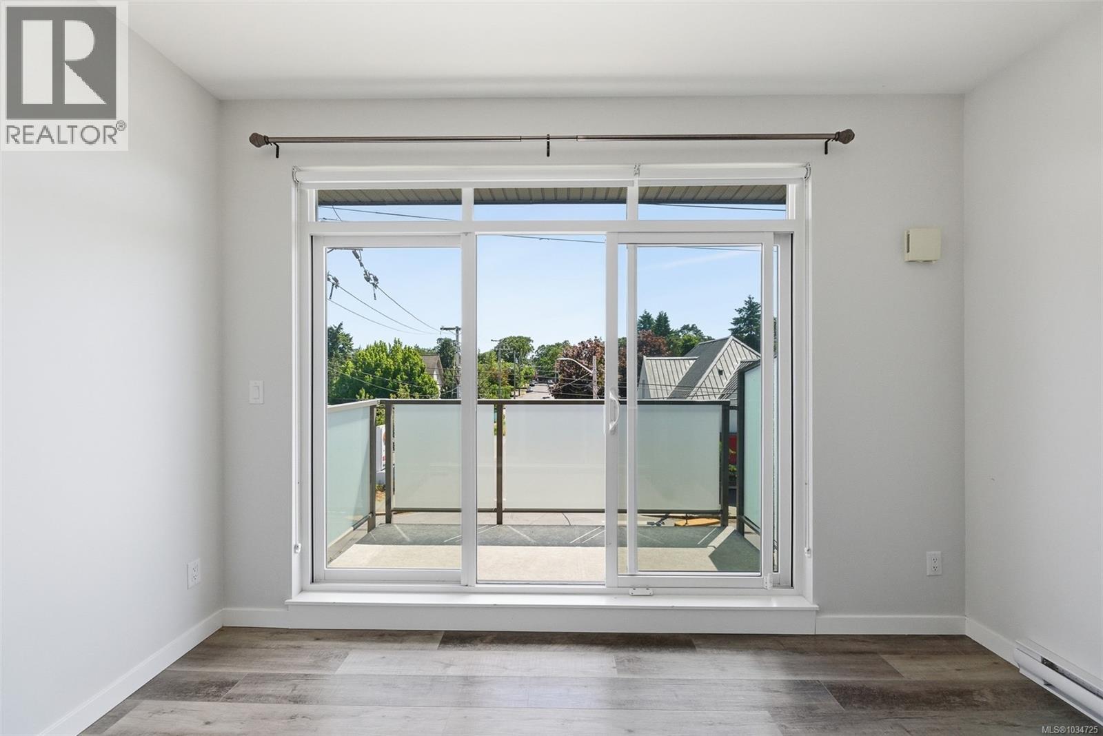 #303 1515 Redfern St - 8