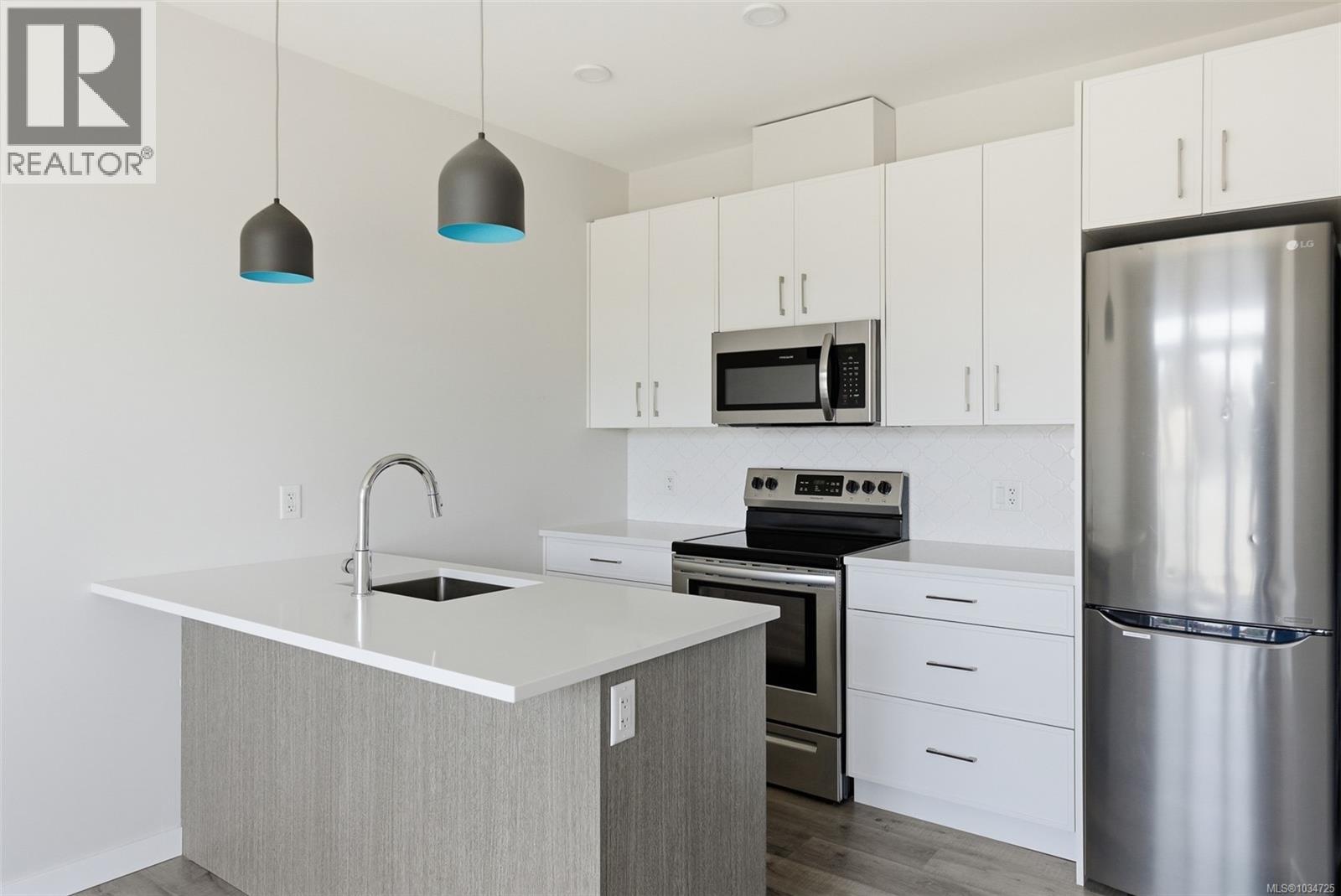 #303 1515 Redfern St - 5
