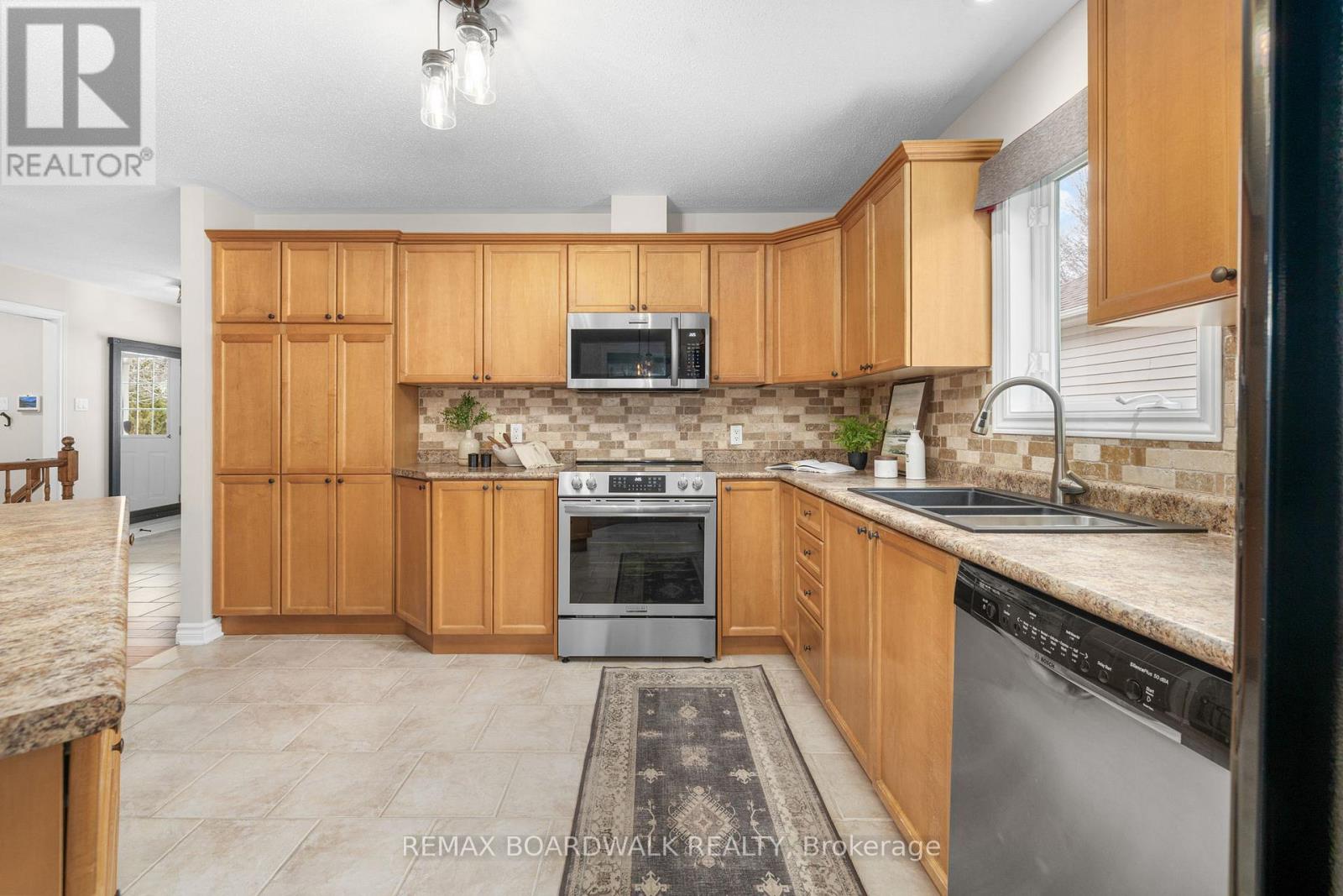 36 SINCLAIR AVENUE - 13
