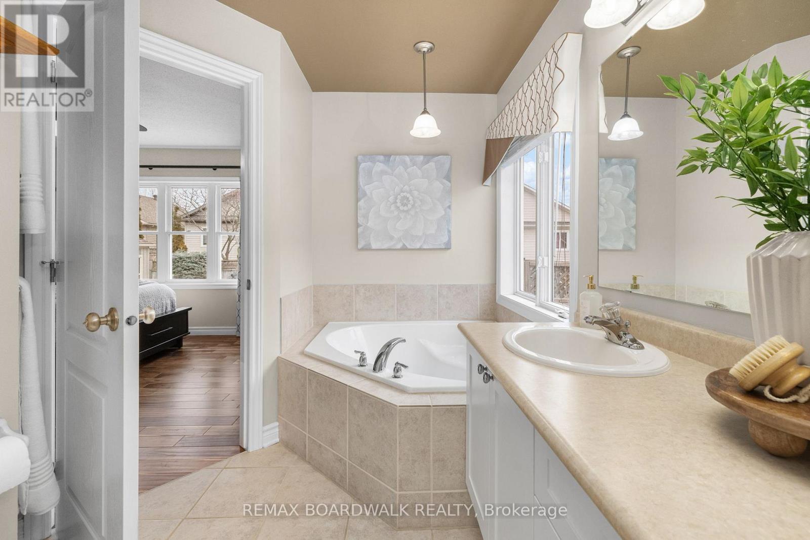 36 SINCLAIR AVENUE - 27