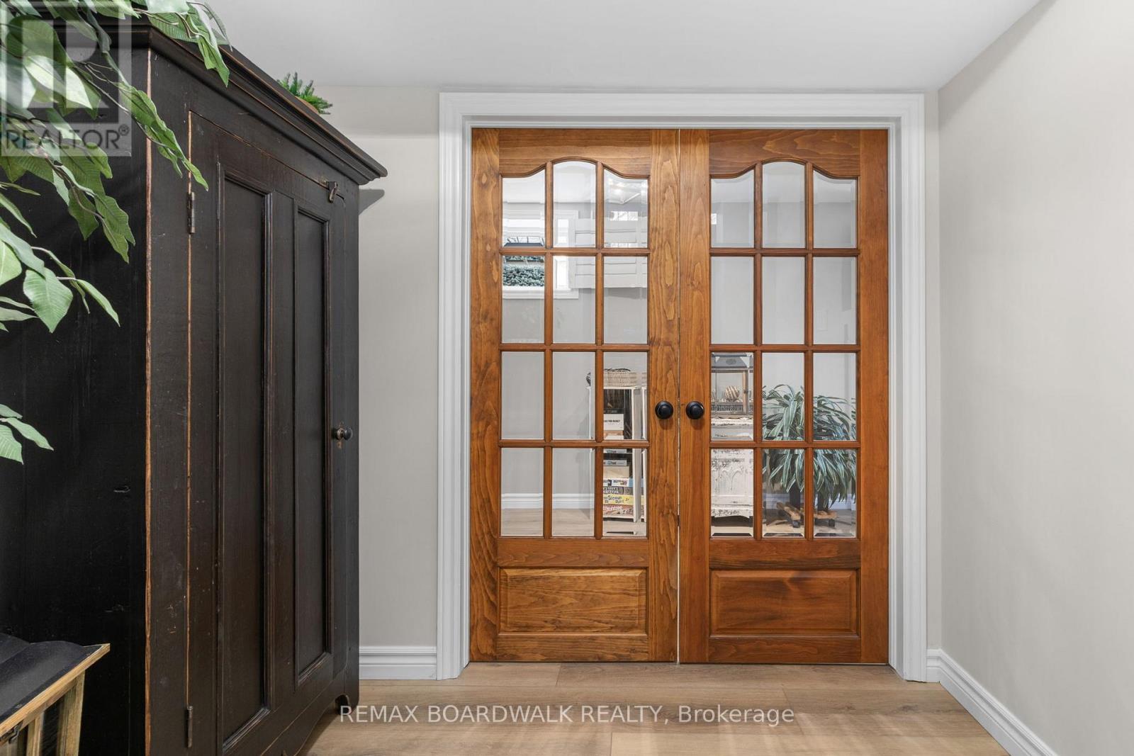 36 SINCLAIR AVENUE - 30