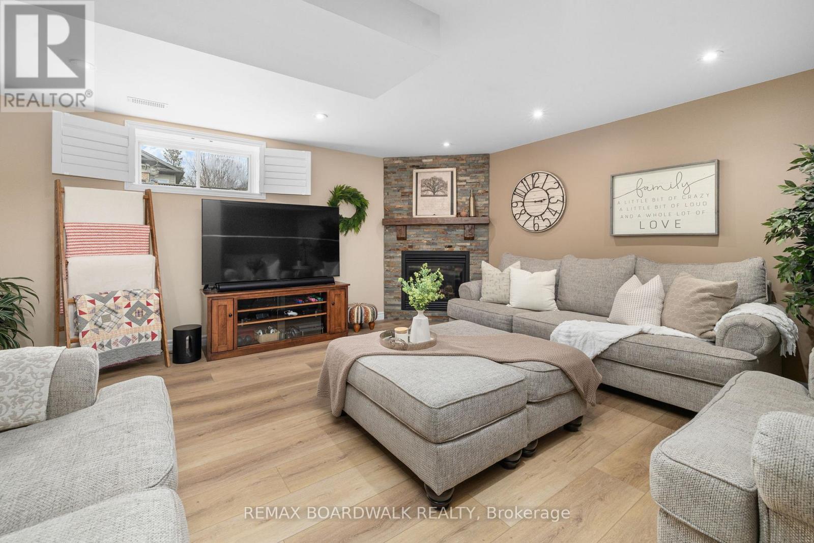 36 SINCLAIR AVENUE - 31
