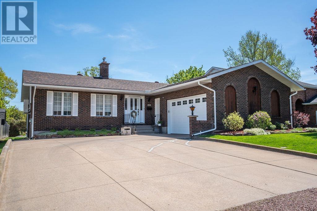 135 Louise AVE - 1