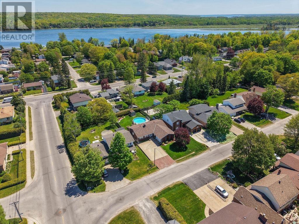 135 Louise AVE - Image 3