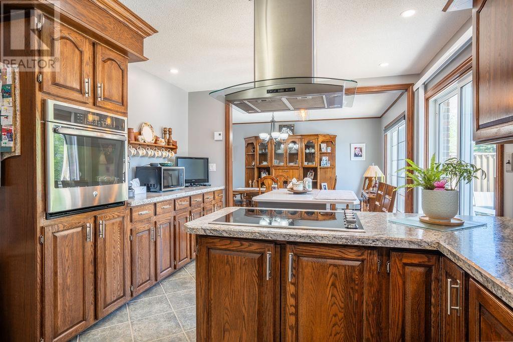135 Louise AVE - 29