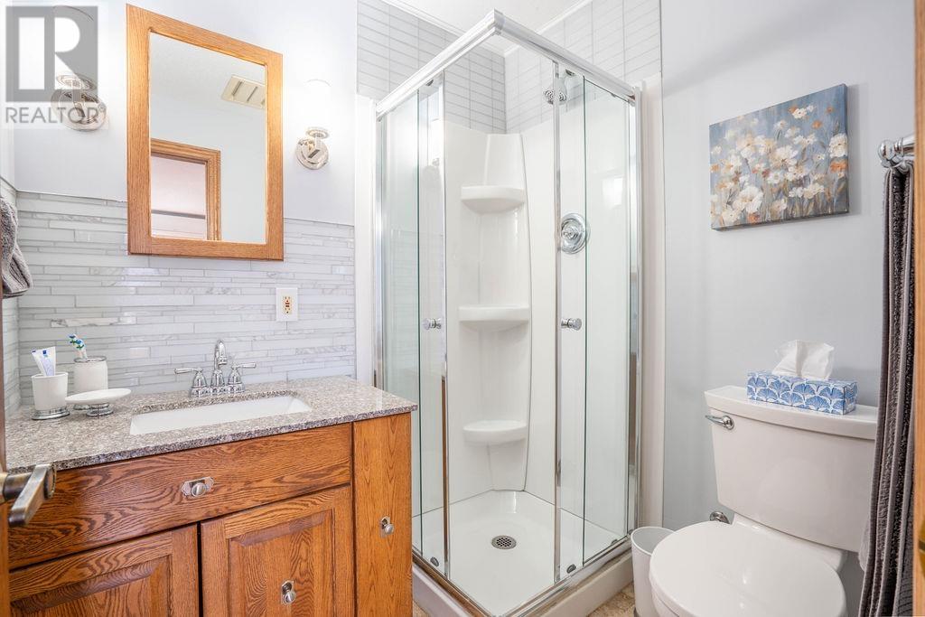 135 Louise AVE - 33