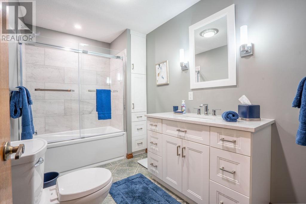 135 Louise AVE - 34