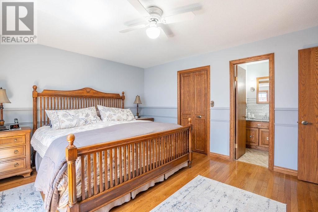 135 Louise AVE - 32