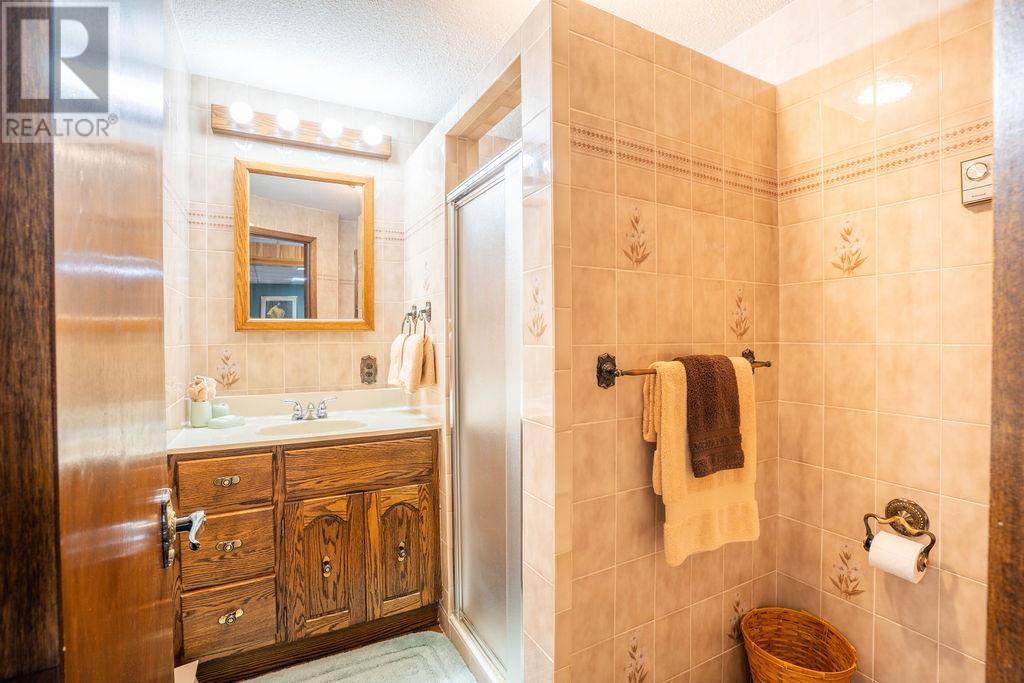 135 Louise AVE - 48