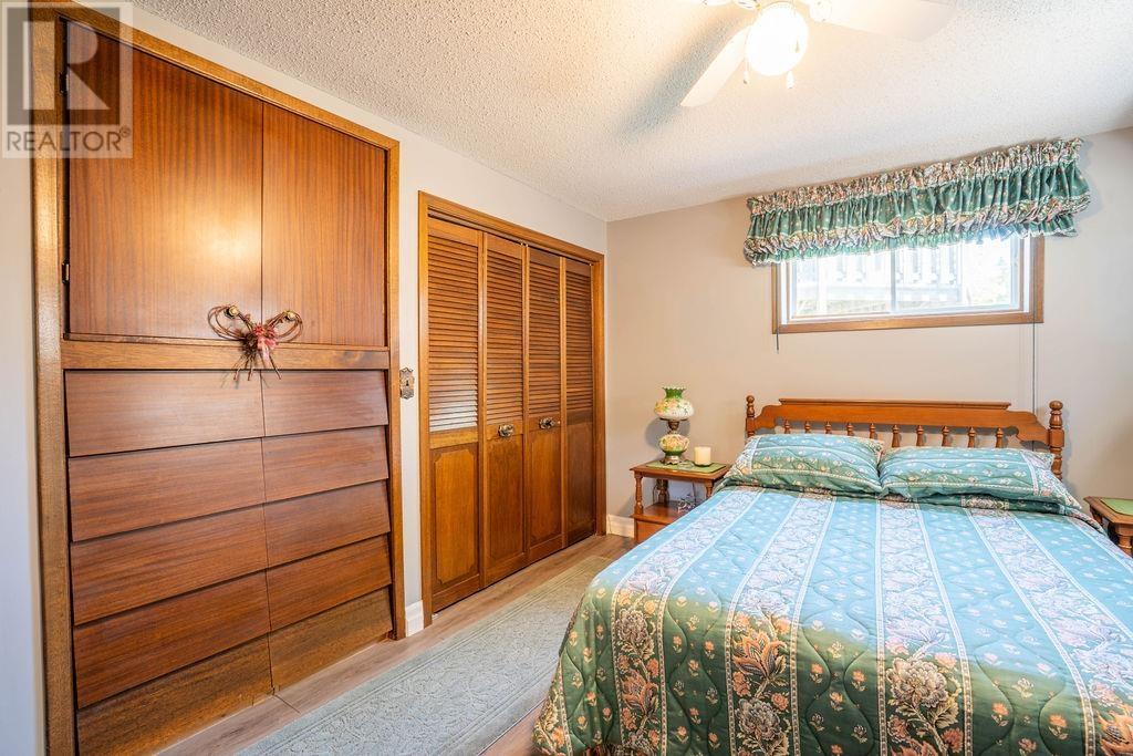 135 Louise AVE - 46