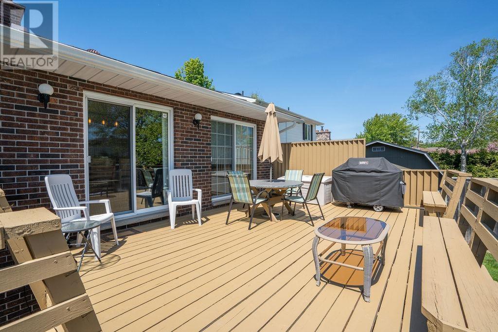 135 Louise AVE - 9