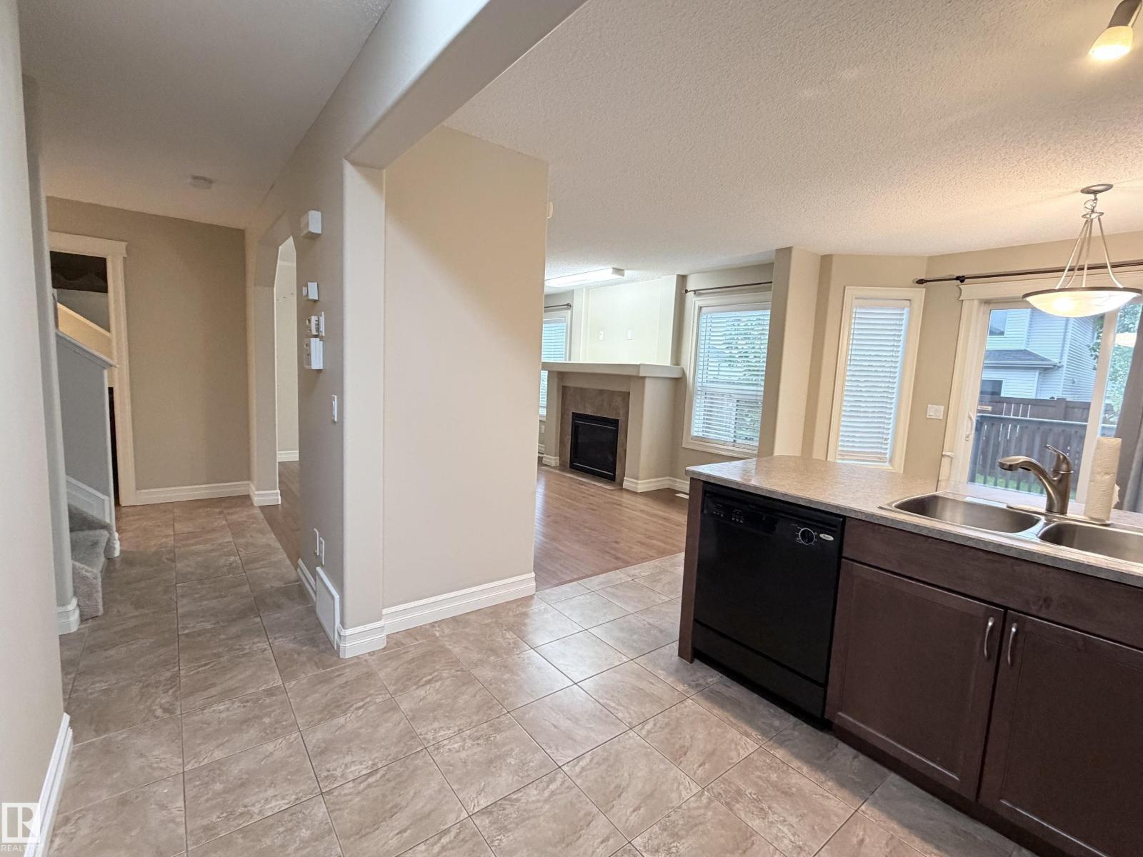 3027 26 AV NW NW - 7