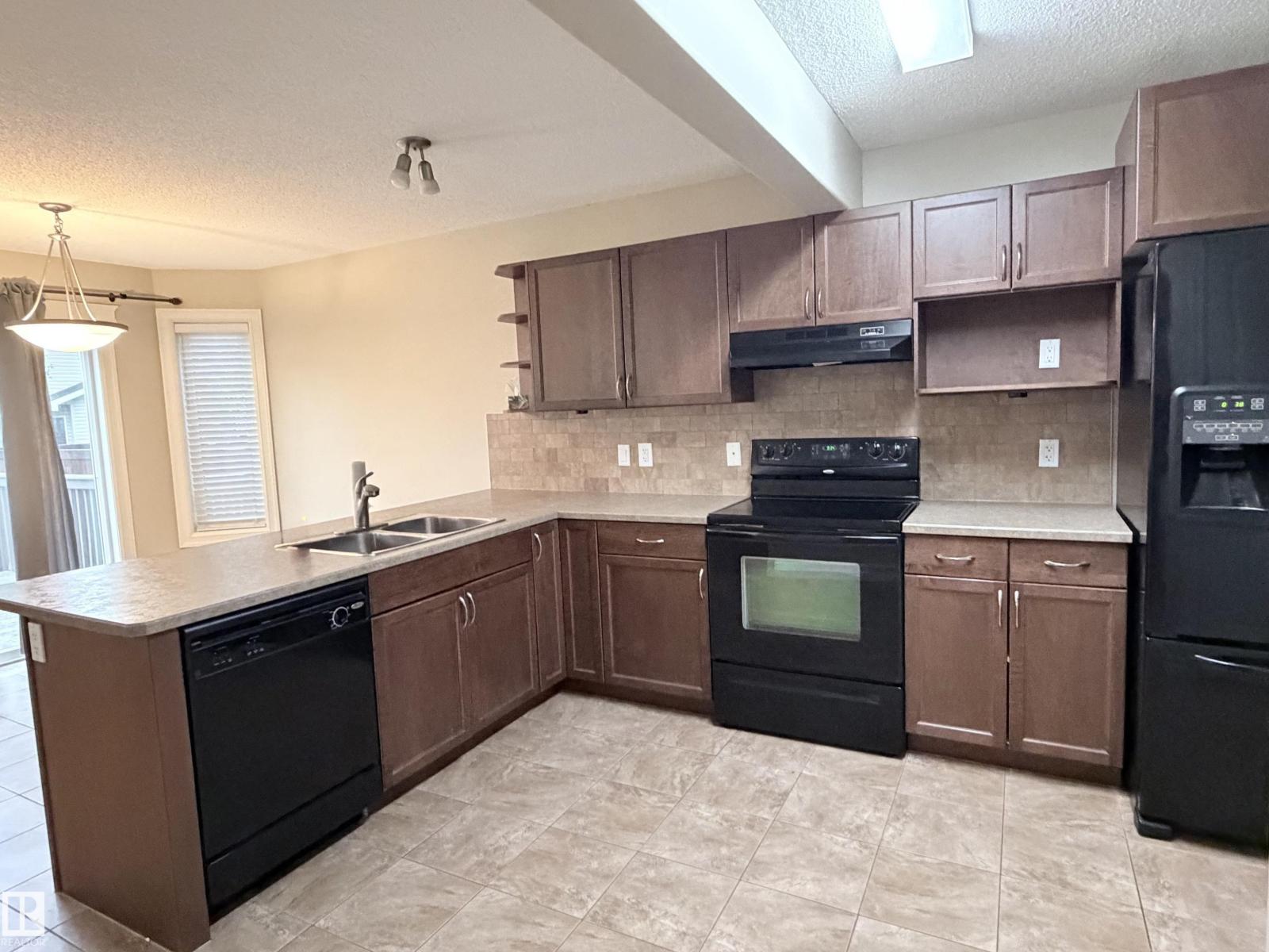 3027 26 AV NW NW - 6