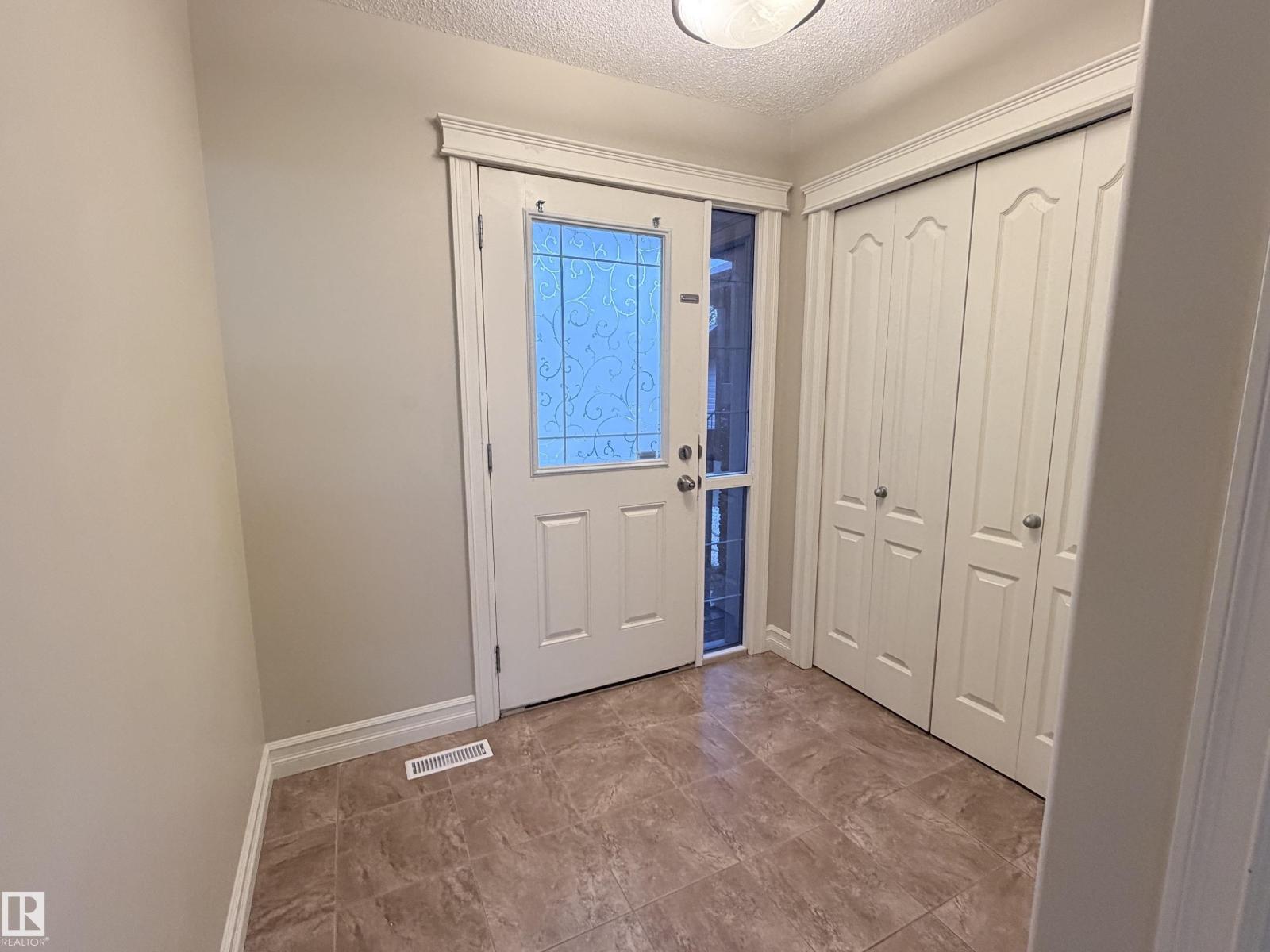 3027 26 AV NW NW - Image 2