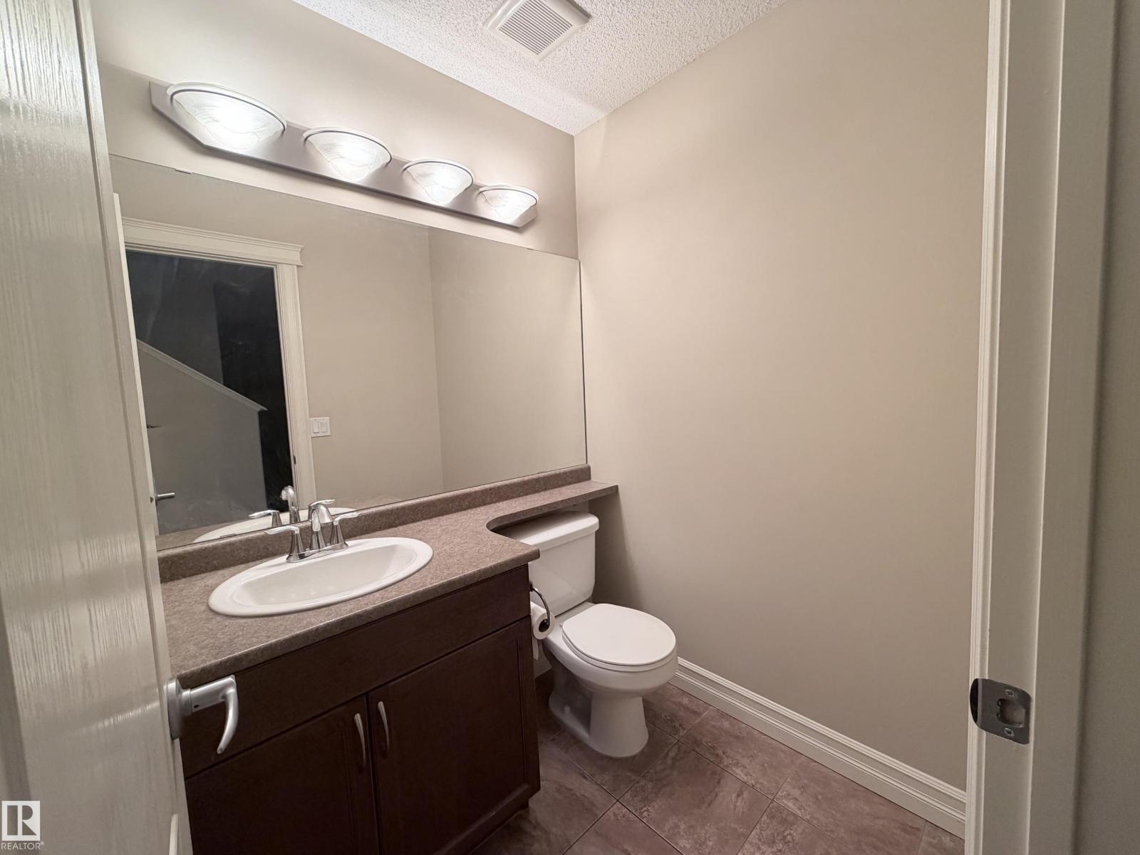 3027 26 AV NW NW - 8