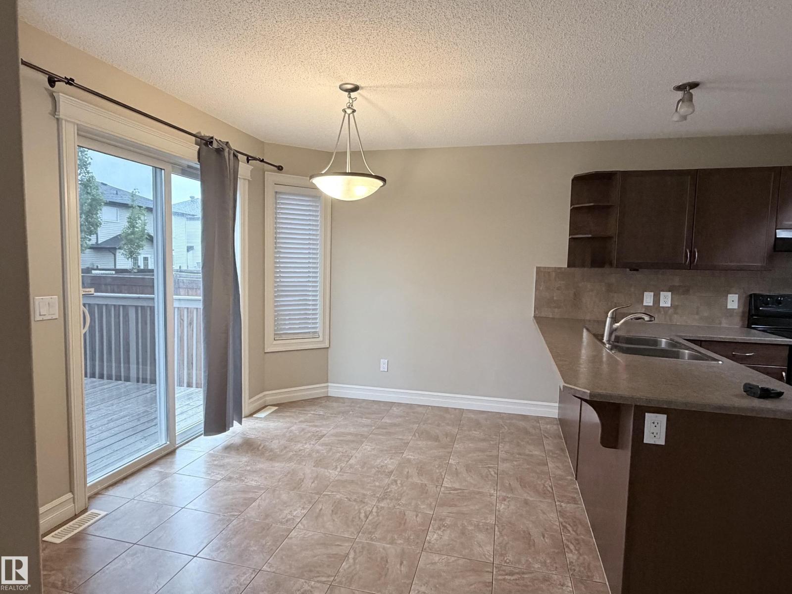 3027 26 AV NW NW - 5