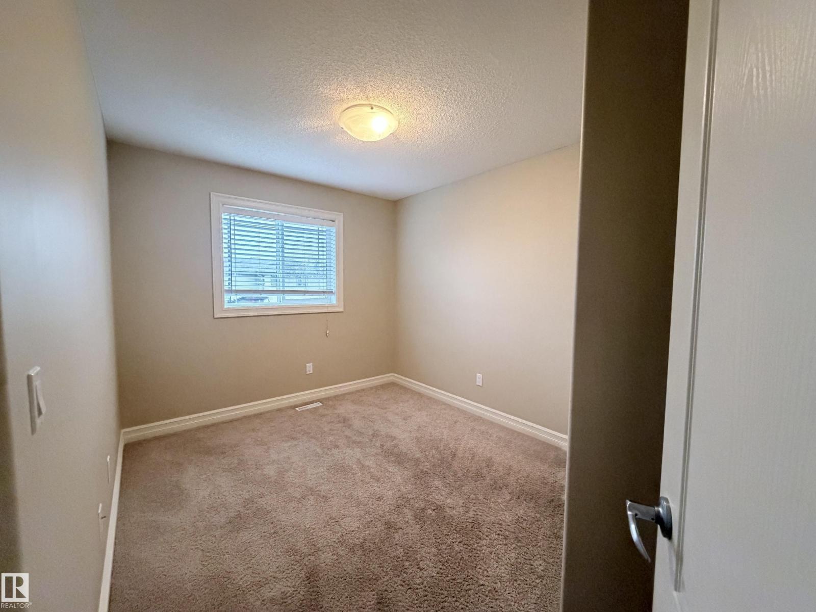 3027 26 AV NW NW - 17