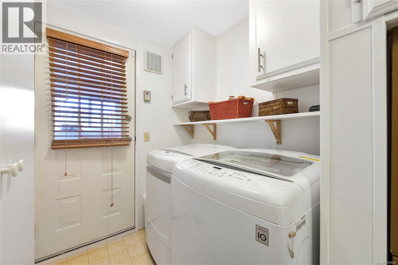 #51 1555 Middle Rd - 23