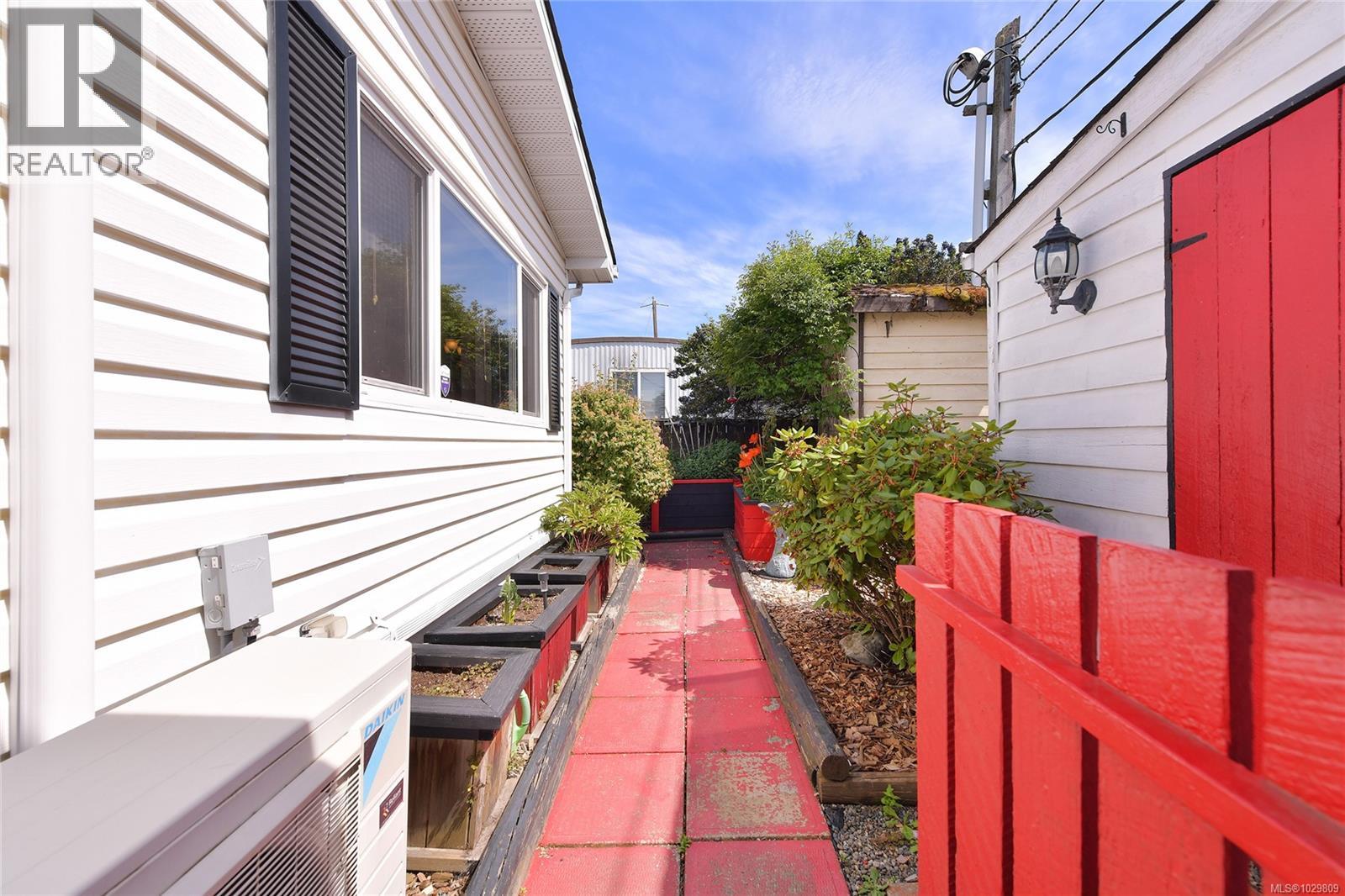 #51 1555 Middle Rd - 24