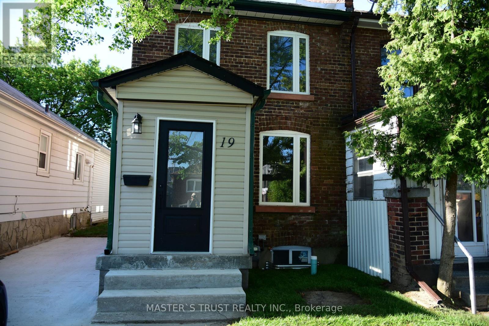 Listing photo of 19 EMMETT AVENUE