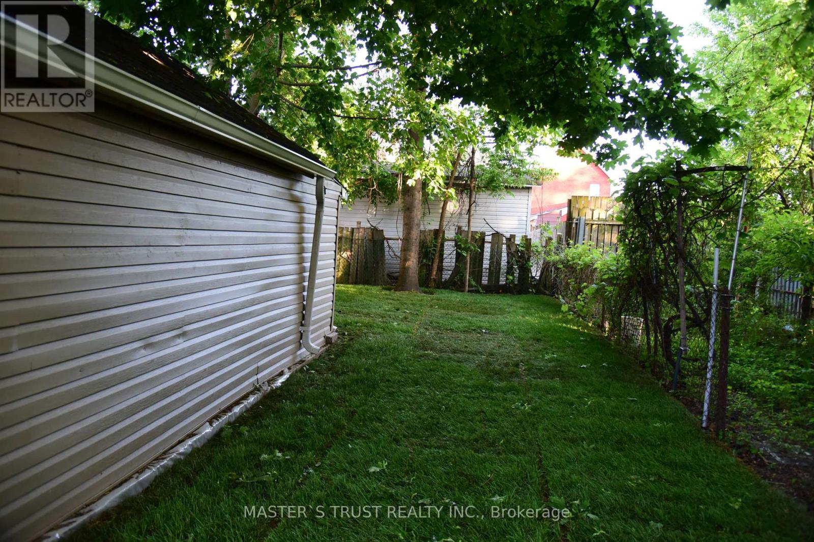 19 EMMETT AVENUE - 24
