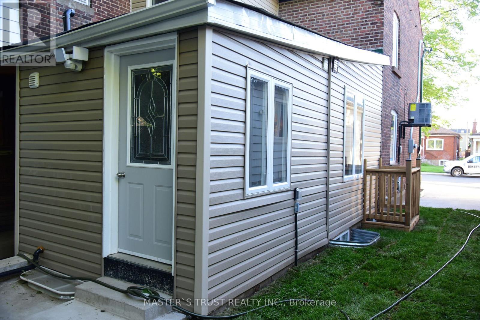 19 EMMETT AVENUE - 25