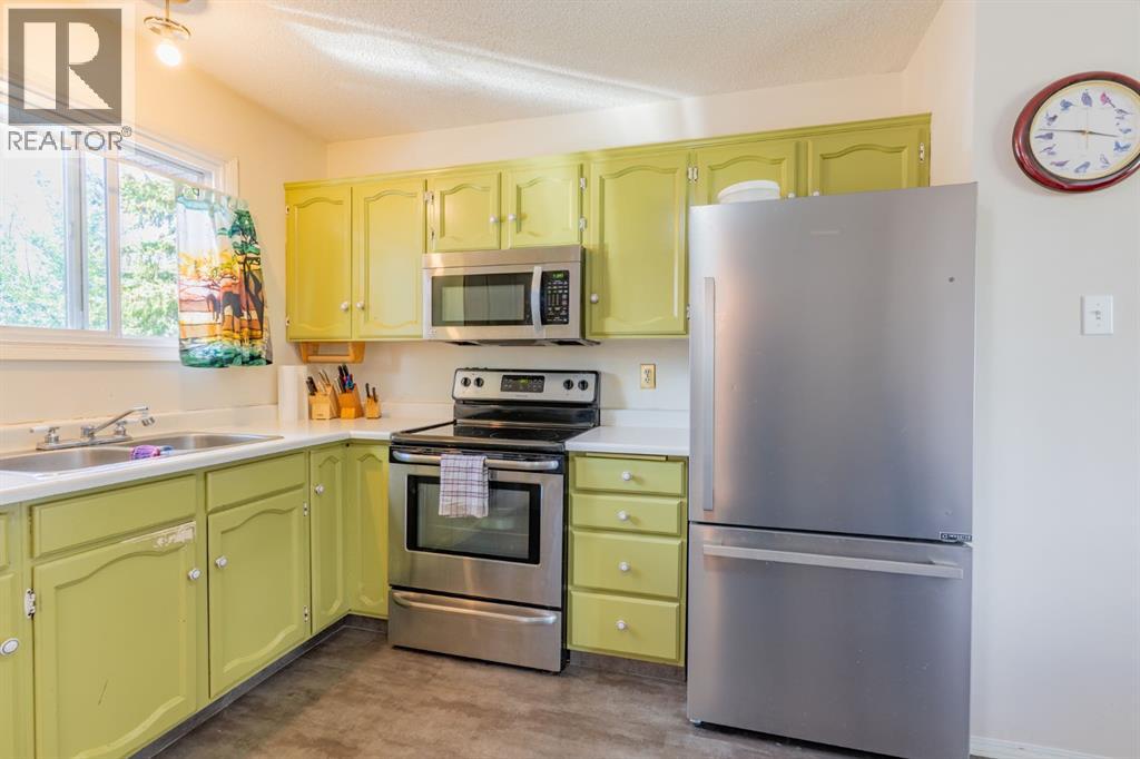 932 22 Street NE - 11