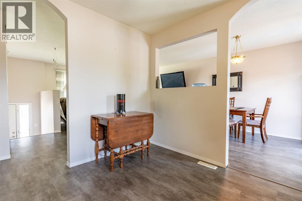 932 22 Street NE - 12