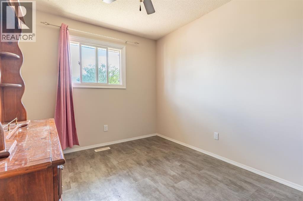 932 22 Street NE - 16