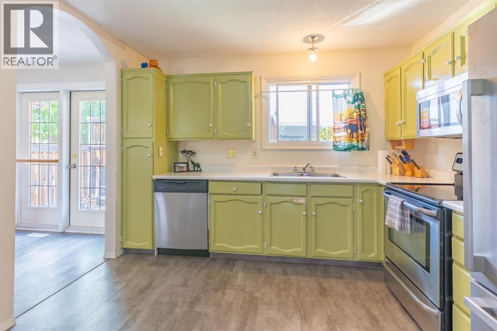 932 22 Street NE - 10