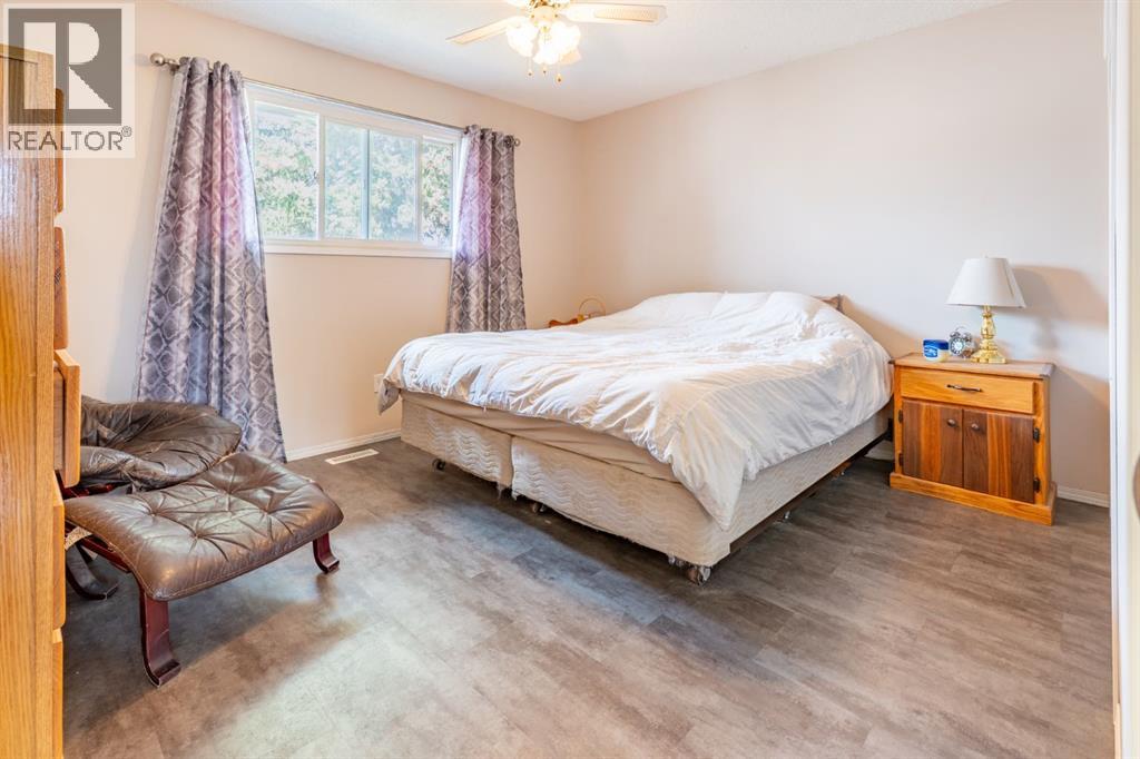 932 22 Street NE - 14