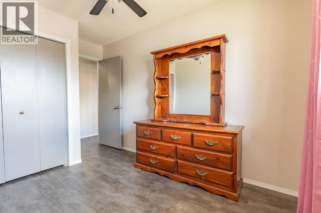 932 22 Street NE - 17