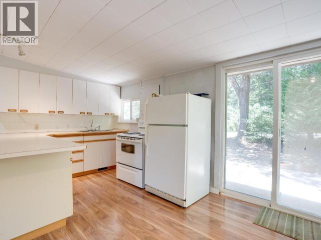 3010 OAK STREET - 7