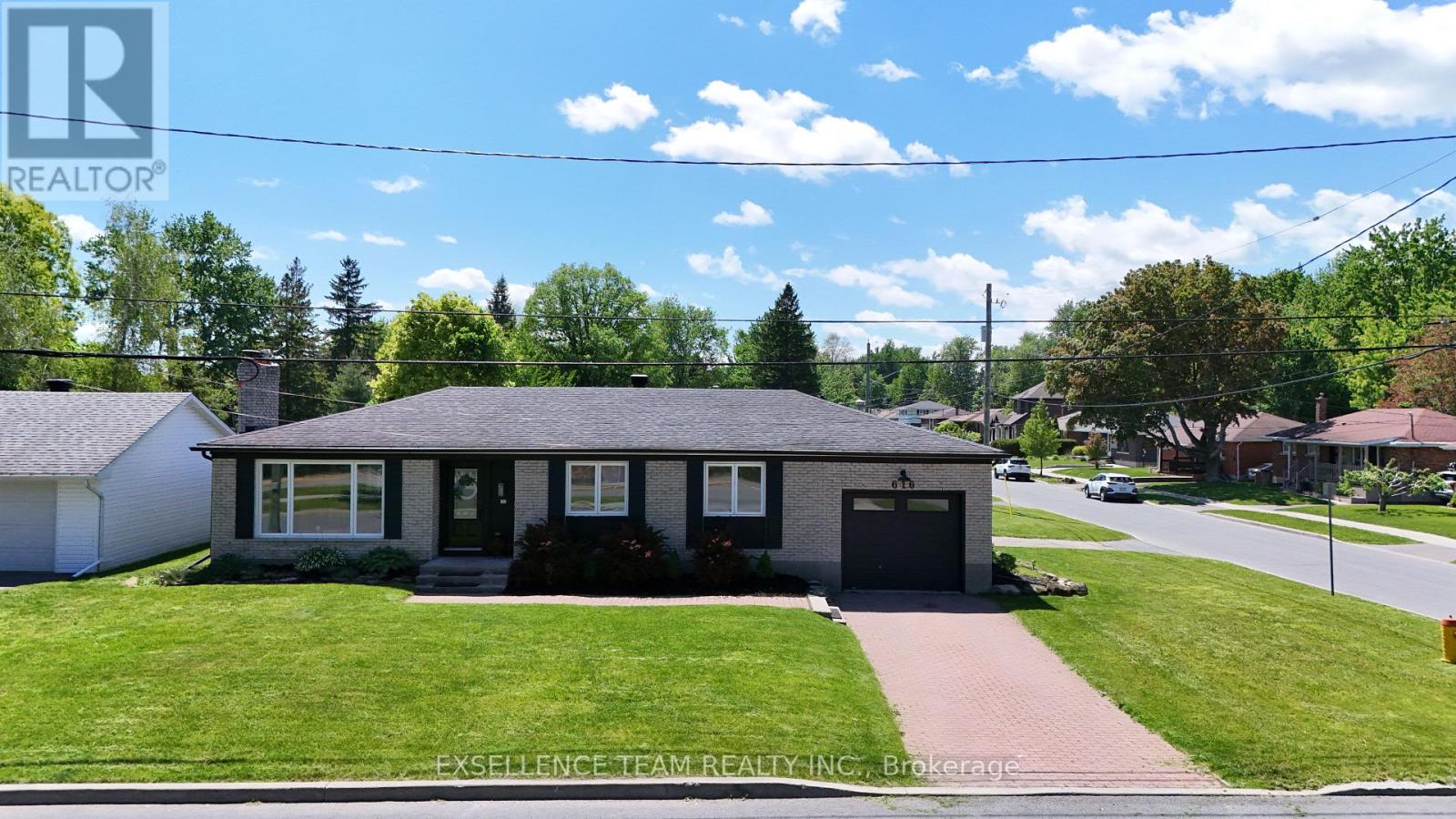 616 SURGENOR STREET W - 1