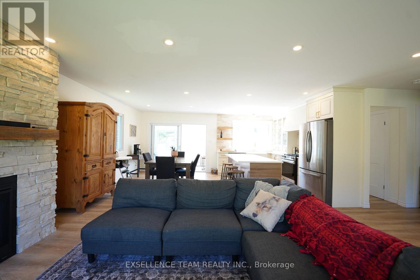 616 SURGENOR STREET W - 11