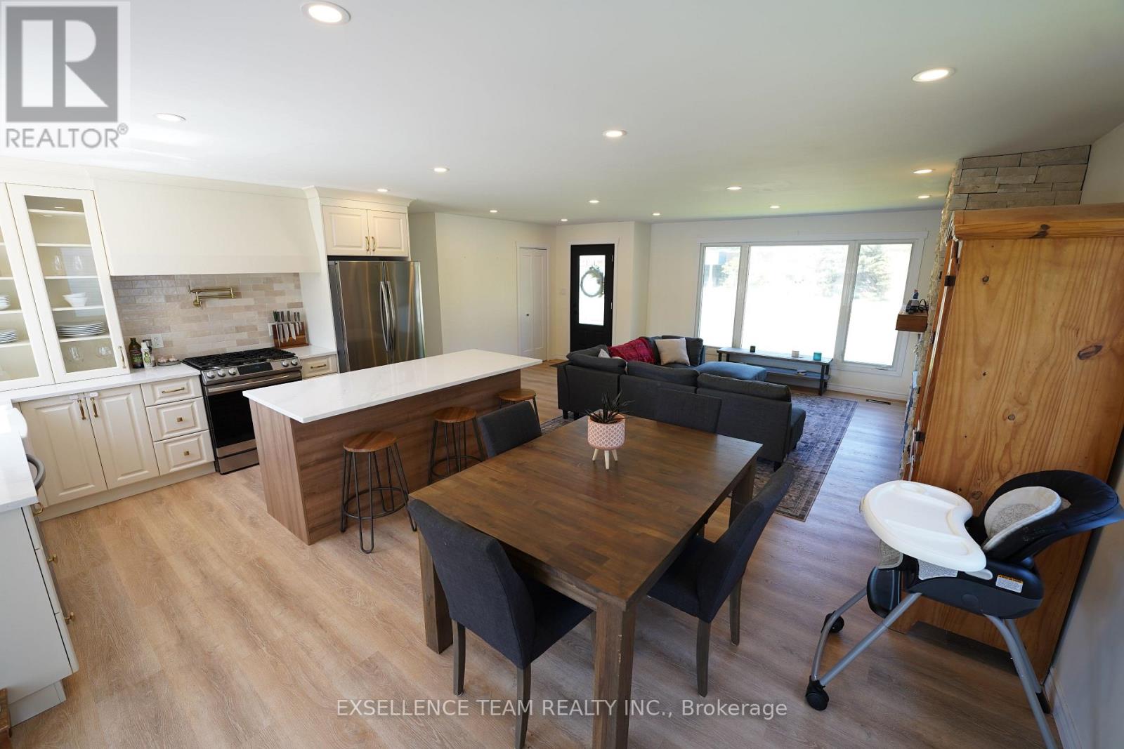 616 SURGENOR STREET W - 17