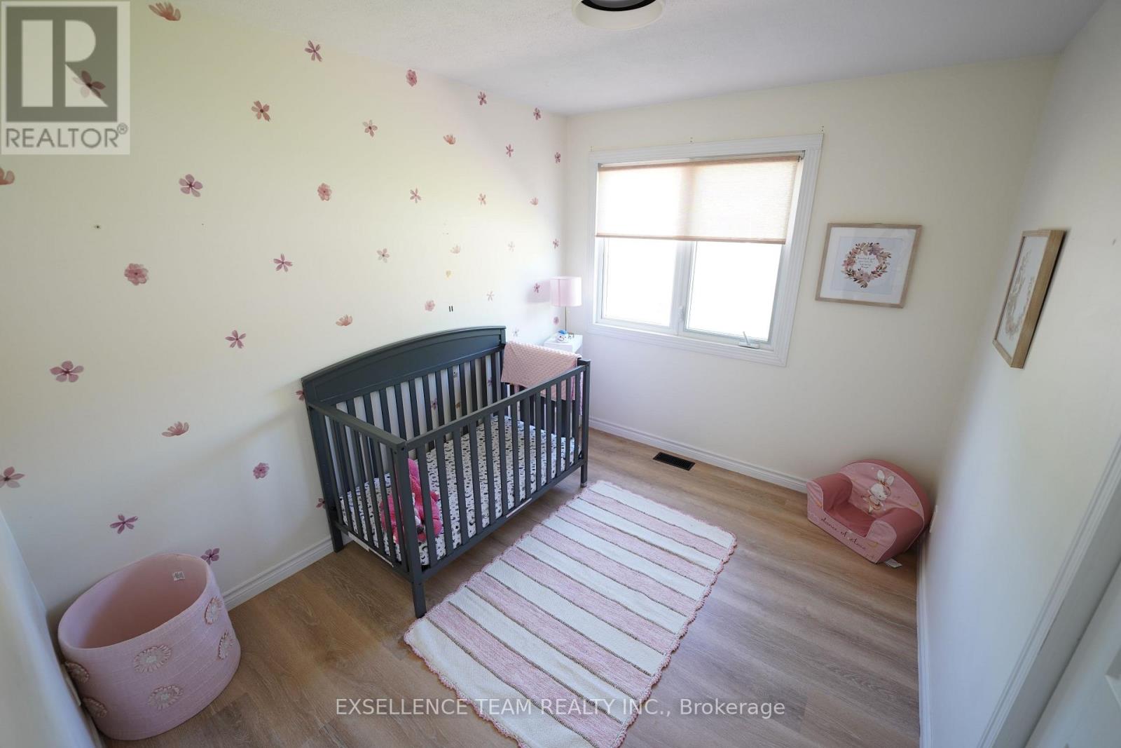 616 SURGENOR STREET W - 20