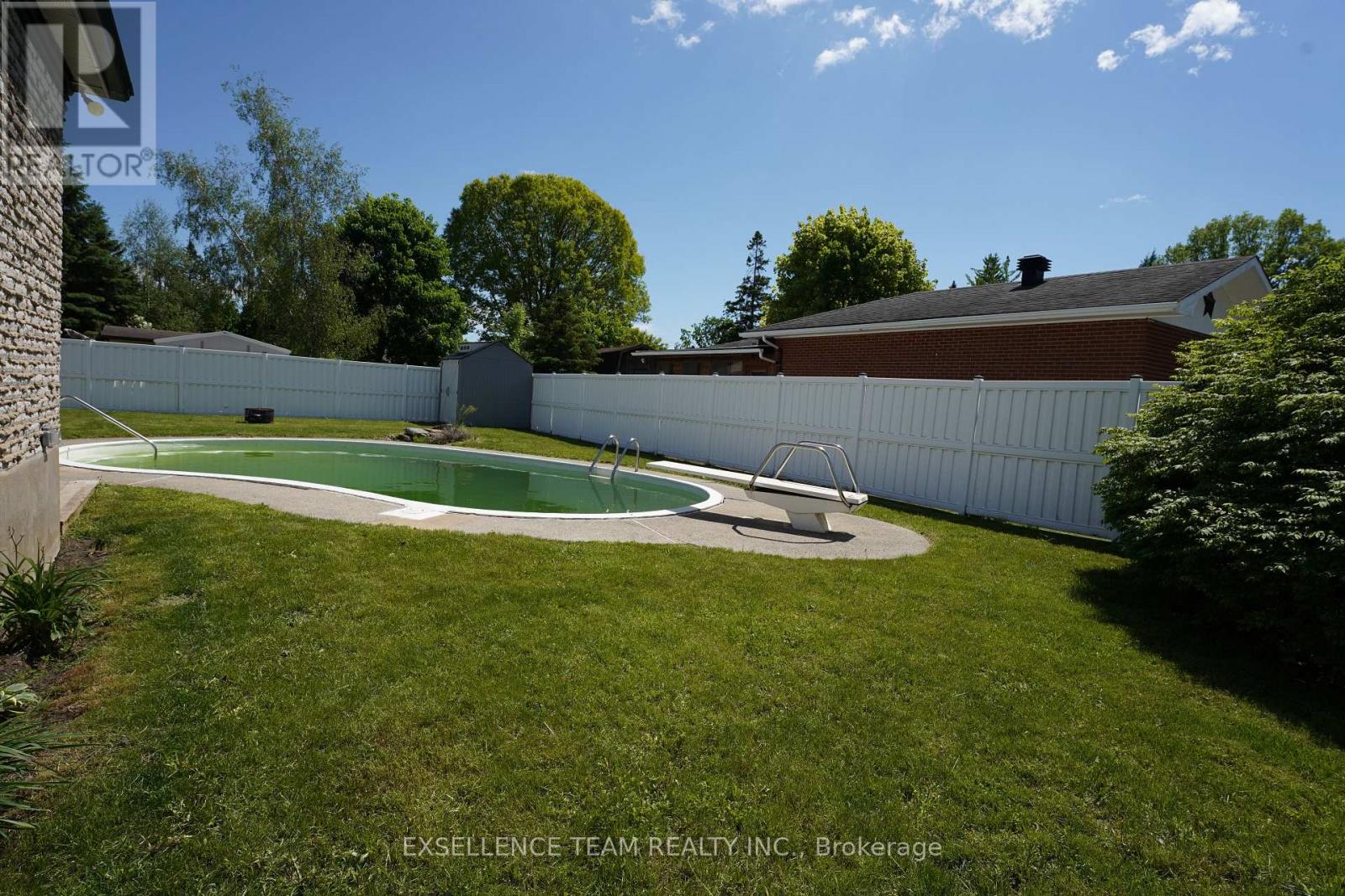 616 SURGENOR STREET W - 34