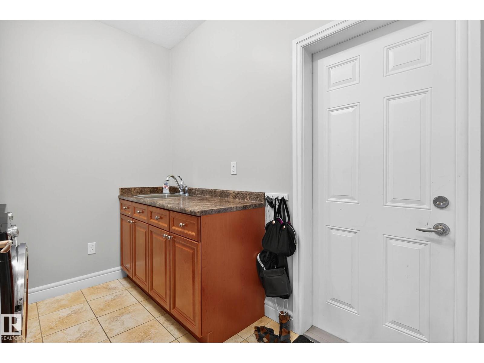 13 OAKCREST TC - 28