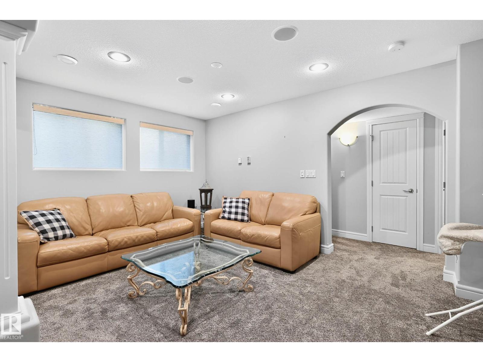 13 OAKCREST TC - 37