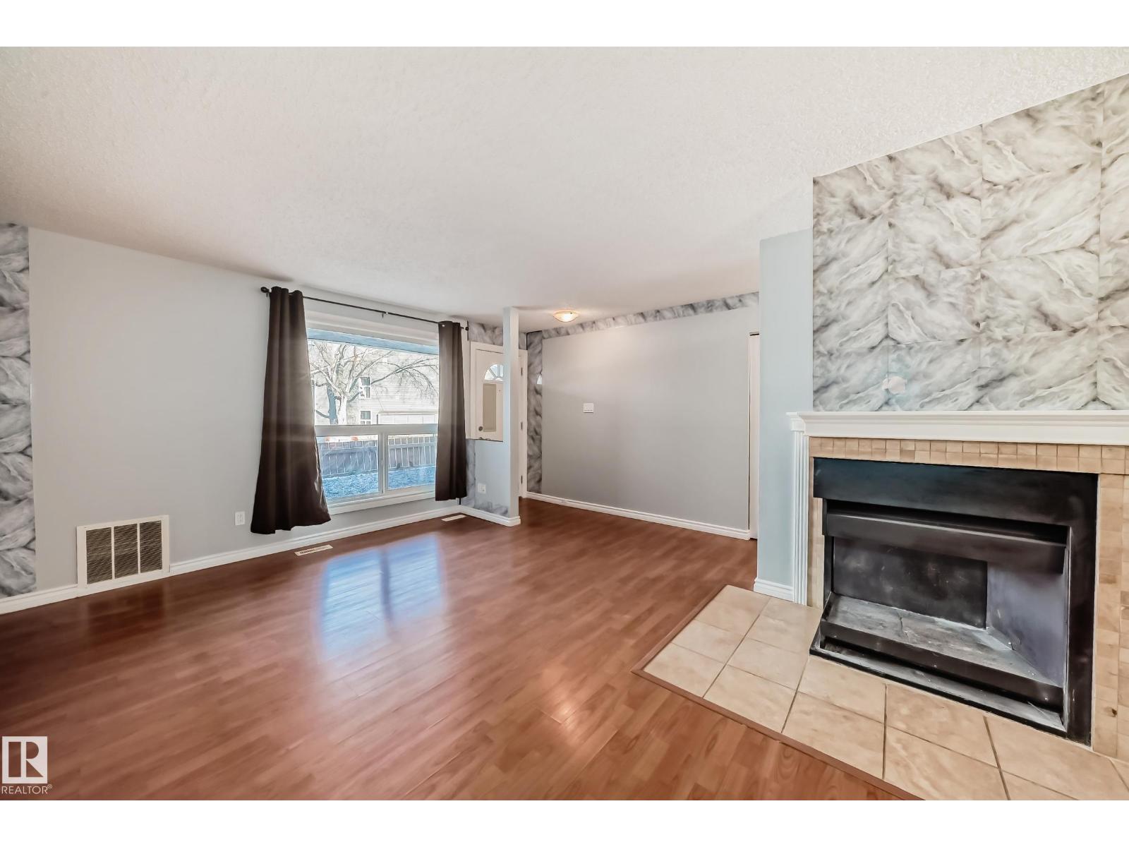 #28 3111 142 AV NW - 10