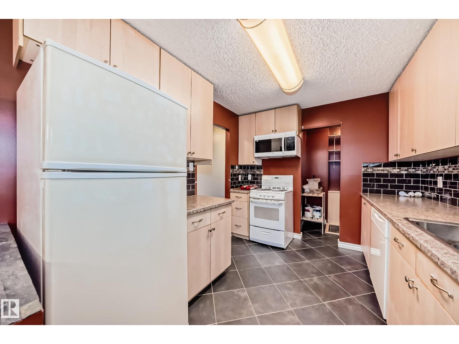 #28 3111 142 AV NW - 17