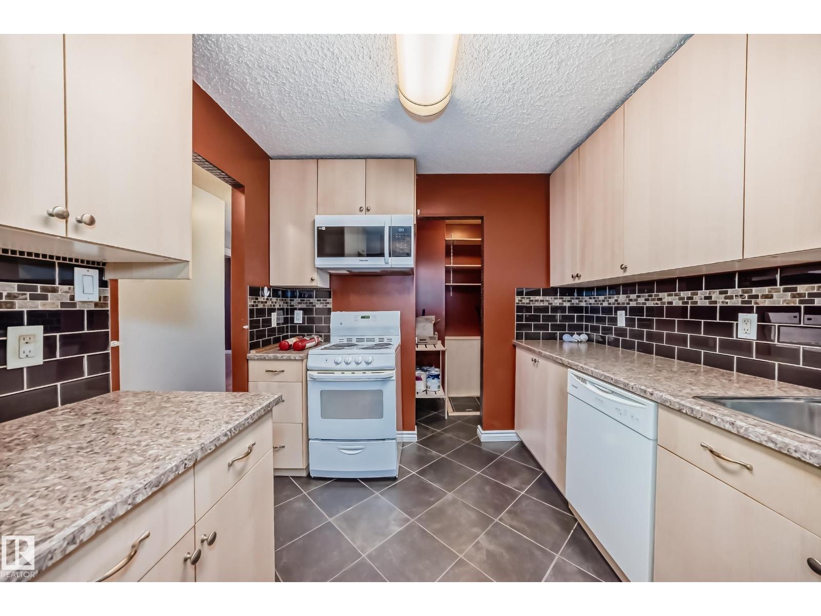 #28 3111 142 AV NW - 18