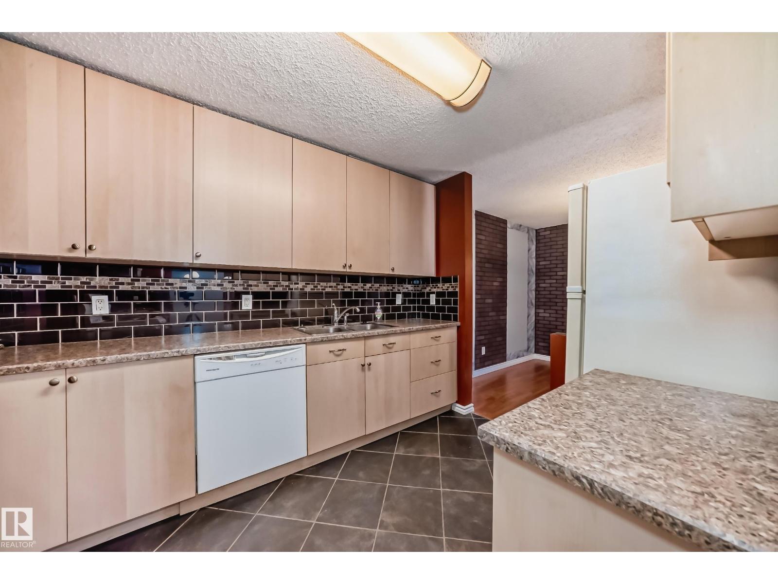 #28 3111 142 AV NW - 20