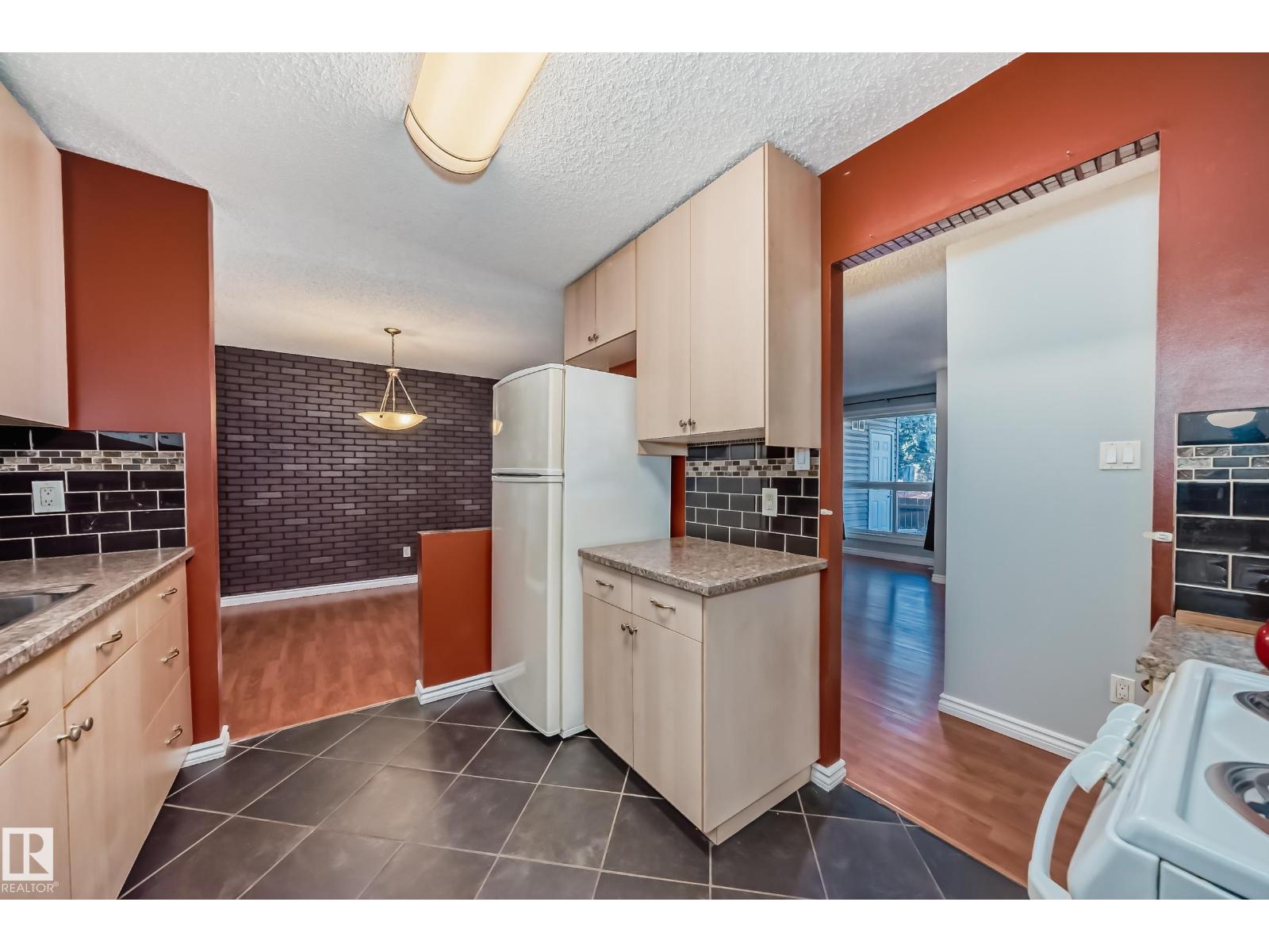 #28 3111 142 AV NW - 21