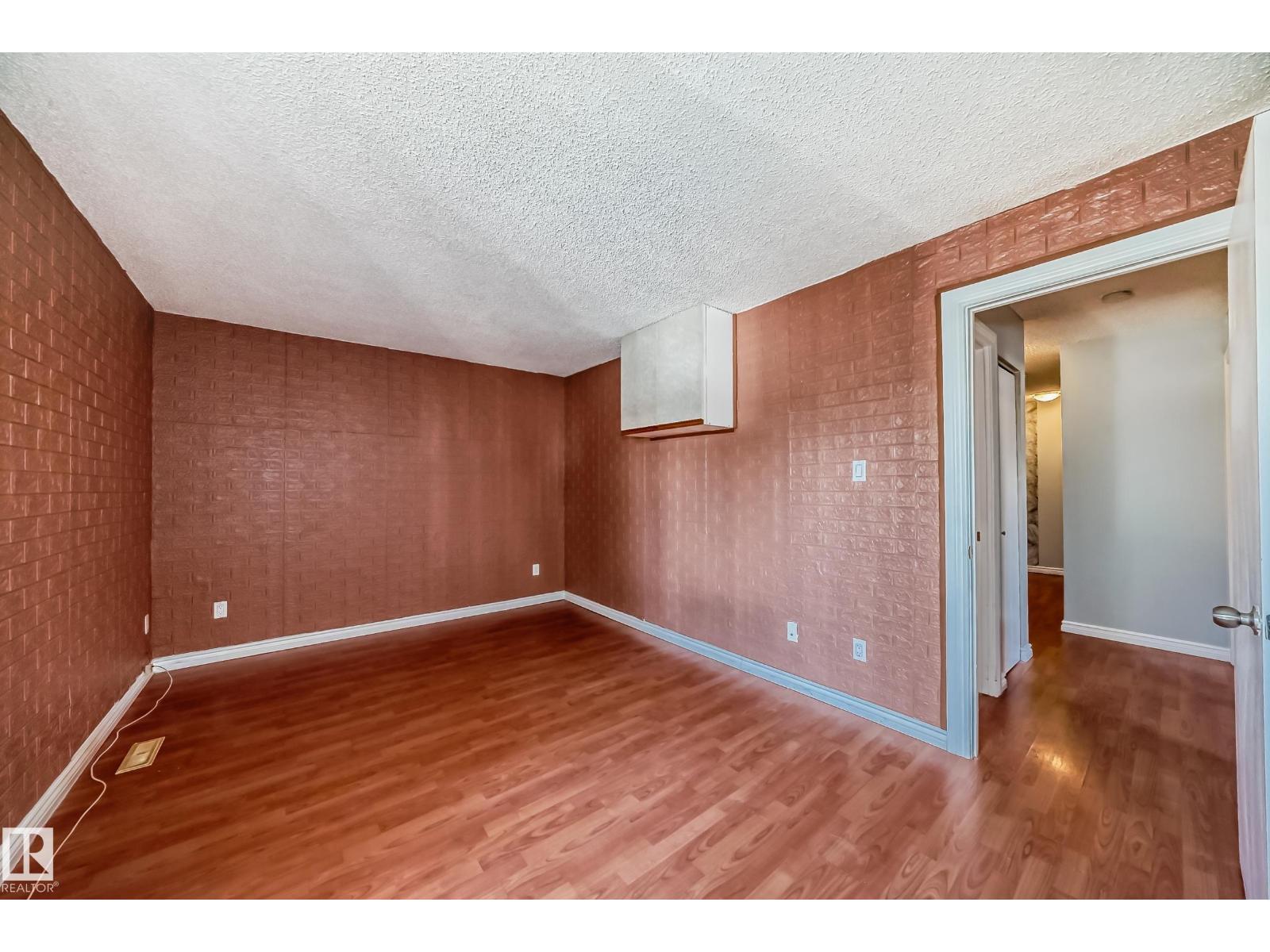 #28 3111 142 AV NW - 24