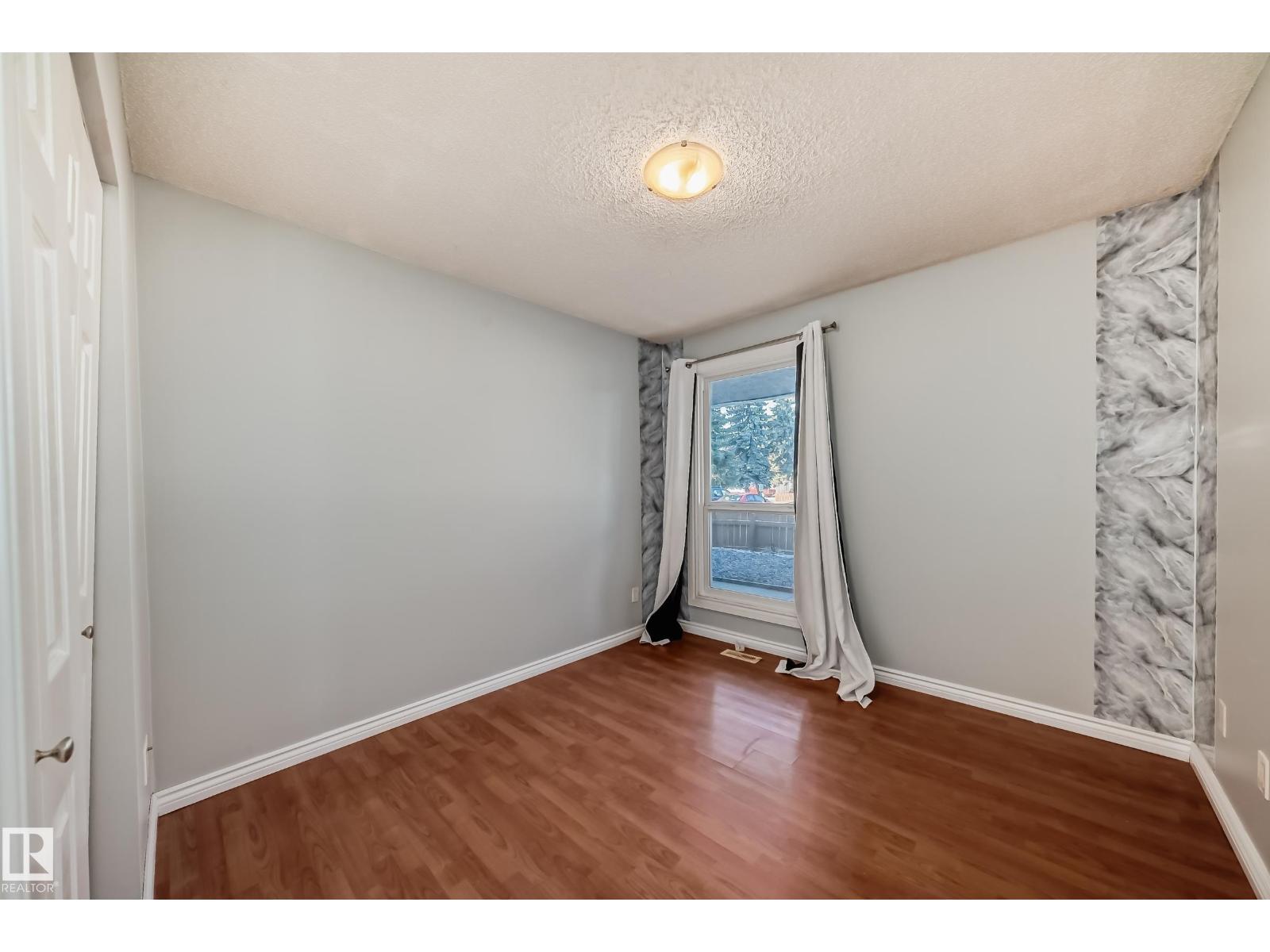 #28 3111 142 AV NW - 31